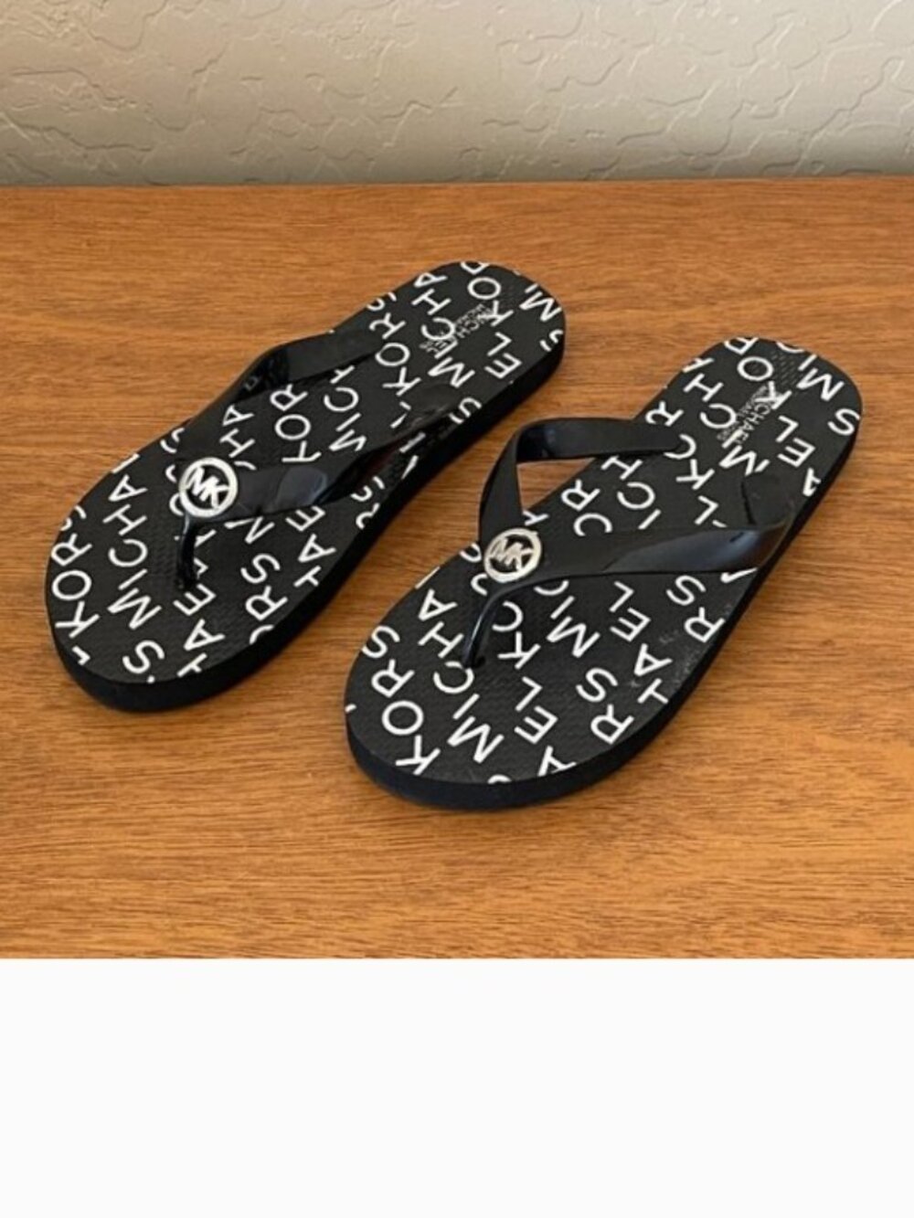New Michael Kors Sandals 4 5 Black White Silver MK Logo Flip Flop Sandals